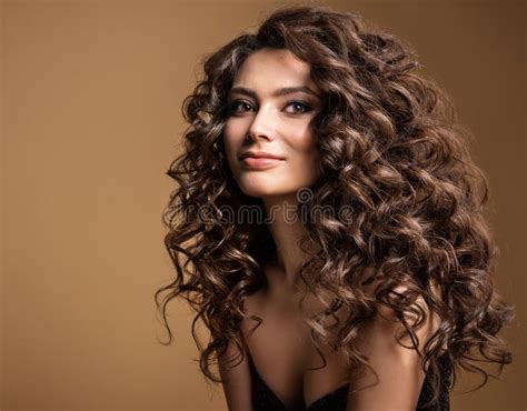 curly model hair